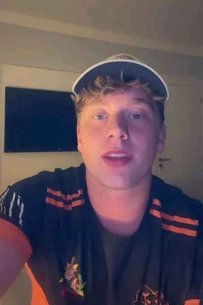 Flipped Chat AI – Bate-papo com Rian Heil