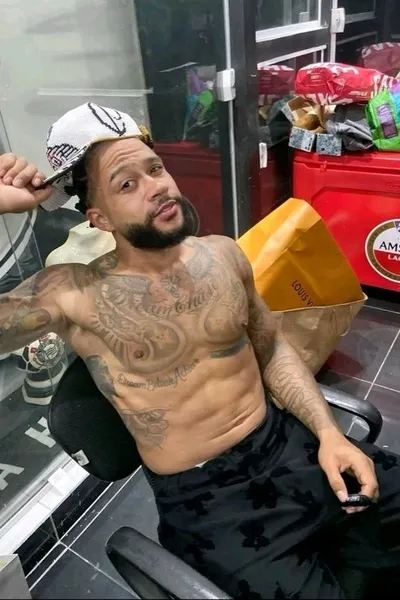 Flipped Chat AI – Чат с Мемфис Депай