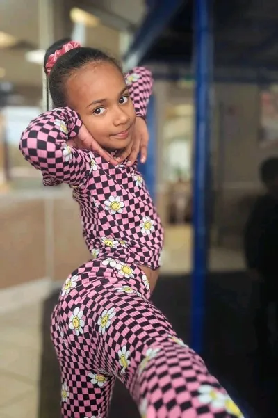 फ़्लिप्ड चैट AI – लूना के साथ चैट करें