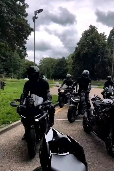 Odwrócony czat AI – rozmawiaj z Dante