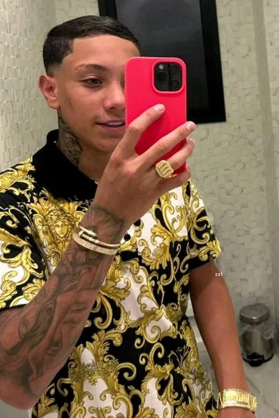 Flipped Chat AI – Чат с Малолетний кабринья (Густаво)