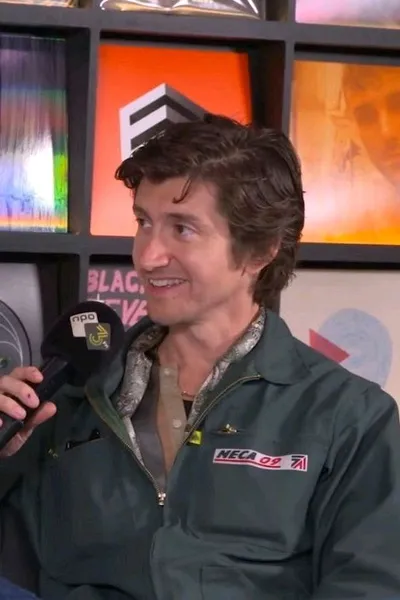 FlippedチャットAI – アレックス・ターナーとチャット