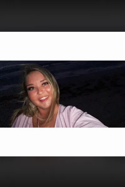 الذكاء الاصطناعي للدردشة المعكوسة – الدردشة مع معلمة مدرسة ثانوية شمالية مثيرة