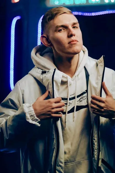 फ़्लिप्ड चैट AI – क्सेनॉन के साथ चैट करें