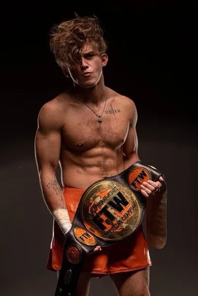 Flipped Chat AI – Bate-papo com Tyler “Hook” Senerchia