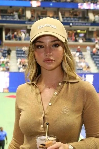 FlippedチャットAI – マディソン・シンクレアとチャット