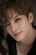 फ़्लिप्ड चैट AI – डेनिस के साथ चैट करें