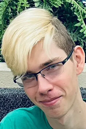 फ़्लिप्ड चैट AI – रोवन डेलमेरे के साथ चैट करें