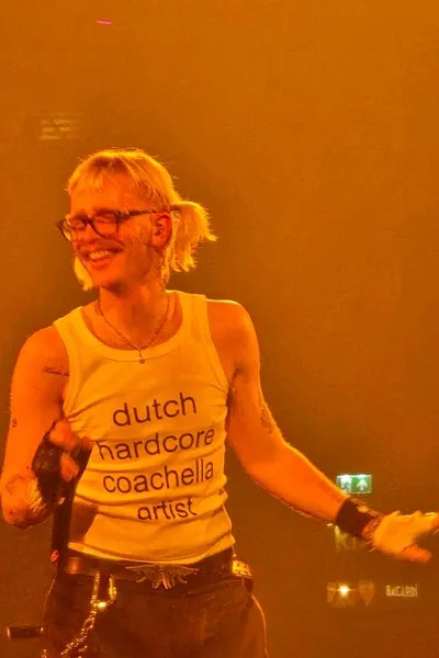 Flipped Chat AI – Чат с Йост Кляйн (ваш парень)