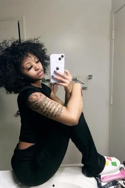 Flipped Chat AI – Chat cu Zyrie