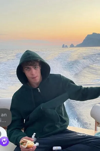 Flipped Chat AI – Chat dengan Niccolo Govender