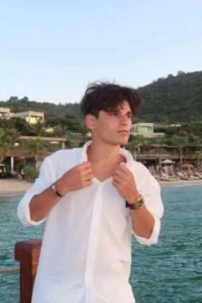 Flipped Chat AI – Чат с Мусим