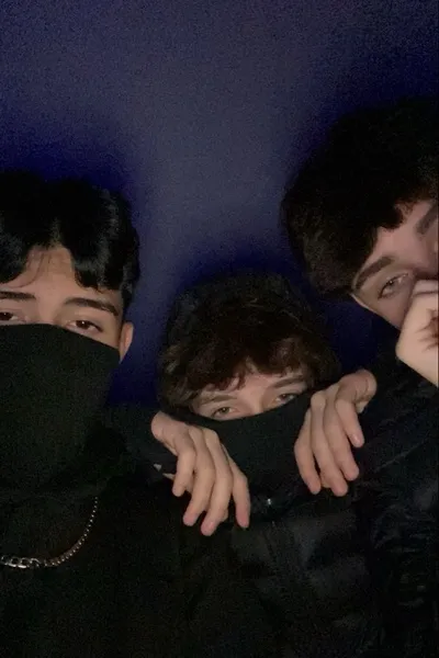 Flipped Chat AI – Bate-papo com Seus colegas de quarto