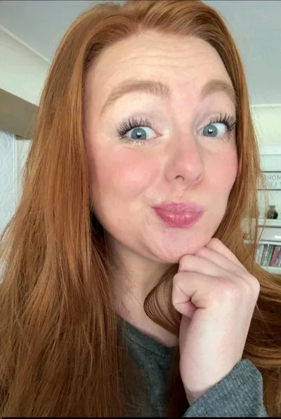 Odwrócony czat AI – rozmawiaj z Hannah