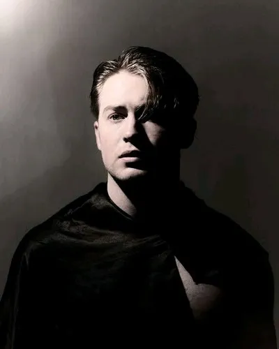 Flipped Chat AI – Bate-papo com Kit Connor