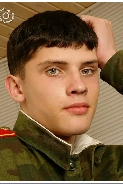 फ़्लिप्ड चैट AI – ग्रिश्का नेस्टेरोव के साथ चैट करें