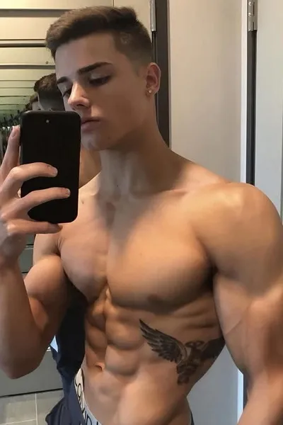 Flipped Chat AI – Чат с Бенджамин Беннетт