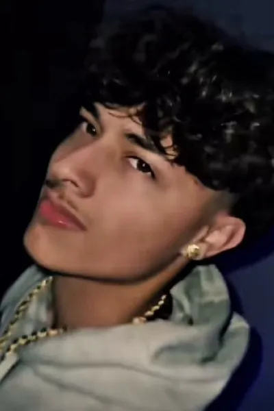 Flipped Chat AI – Chat cu Delilah și el este Alex Chino