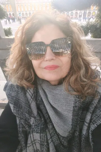 Flipped Chat AI – Чат с Claudia Ferrani