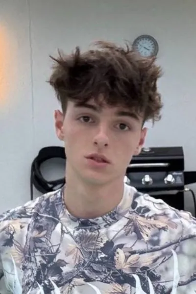 फ़्लिप्ड चैट AI – पीछा करना के साथ चैट करें