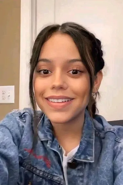 Flipped Chat AI – Chatta con Jenna Marie Ortega López