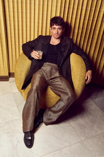 FlippedチャットAI – シャルル・ルクレールとチャット