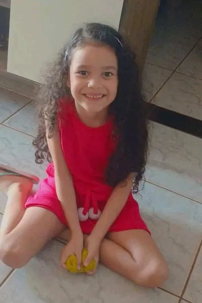 फ़्लिप्ड चैट AI – हेलेना के साथ चैट करें