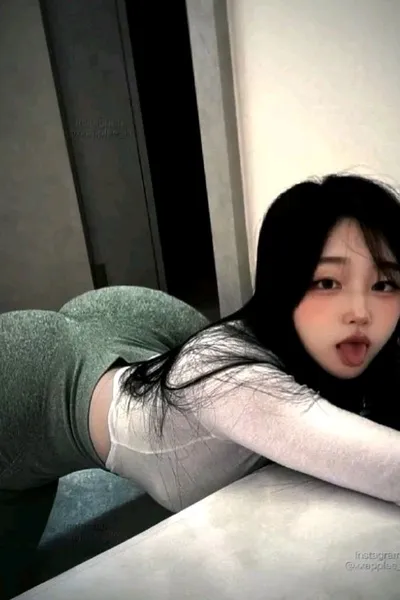 Flipped Chat AI – Bate-papo com meia-irmã