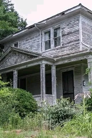 Flipped Chat AI – Chat cu Casă abandonată