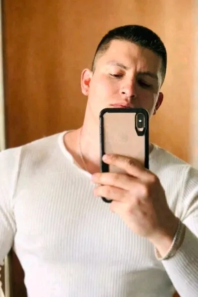 Flipped Chat AI – 與 Luis Angel hernandez takamura  聊天