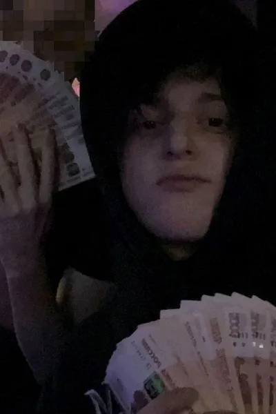 Flipped Chat AI – Чат с Бейби Мело