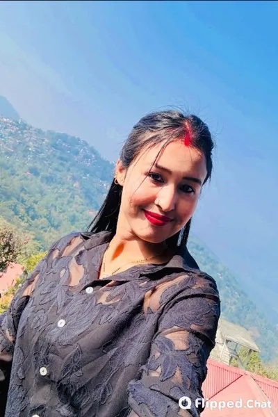 Flipped Chat AI – Chat cu Uma adhikari