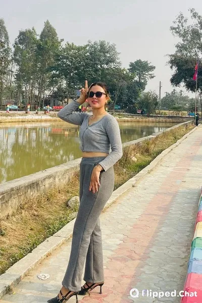 Flipped Chat AI – Chat cu Priya Ghishing Mkt