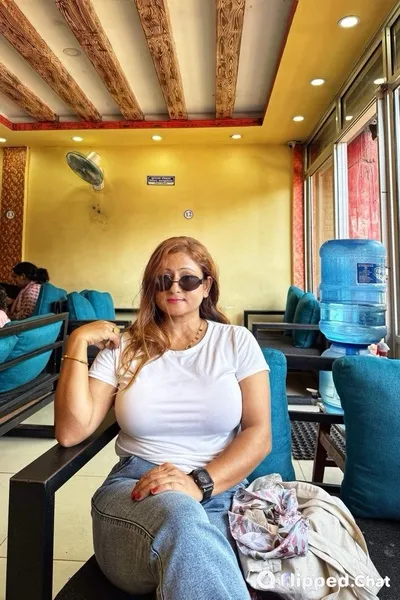 Flipped Chat AI – razgovarajte s Binita Panday