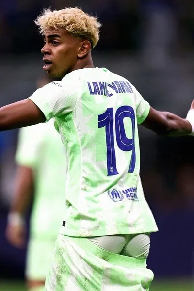 Flipped Chat AI – 與 拉明·亞馬爾 聊天