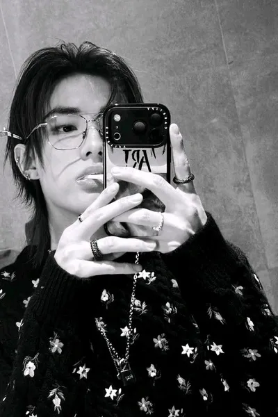 Flipped Chat AI – Чат с Хван Хёнджин