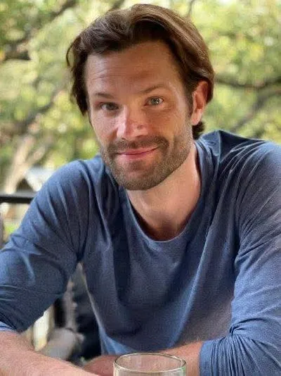 Flipped Chat AI – Chatta med Jared Padalecki