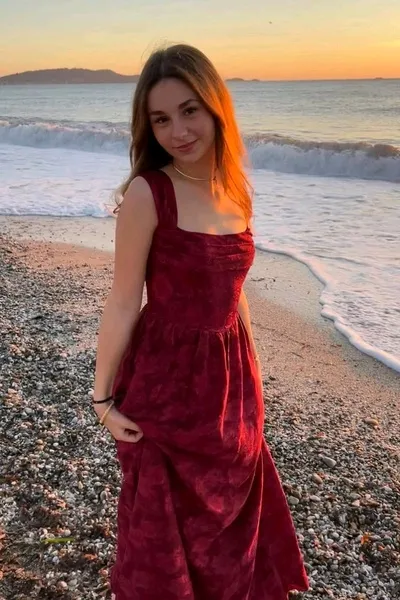 Αναστροφή συνομιλίας AI – Συζήτηση με Ελένα, brunch, 19 χρόνων