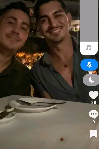 Flipped Chat AI – 알바로 멘디에타의와 채팅