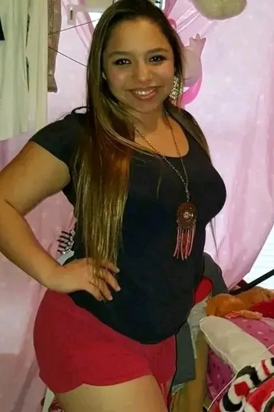 Flipped Chat AI – kalbėkite su Priscilla Munoz