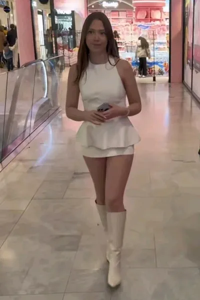 Flipped Chat AI – Chat Cassandra 19-vuotias