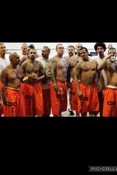 Flipped Chat AI – kalbėkite su Vyriškas išžagintojas kalėjime