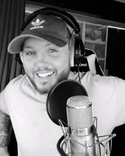 Flipped Chat AI – Chat s James Arthur