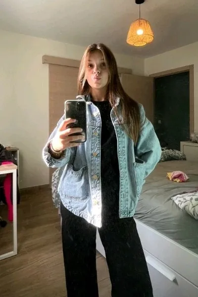 Flipped Chat AI – Чат с Амелия