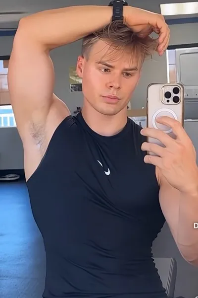 फ़्लिप्ड चैट AI – सैम पीचीबॉय के साथ चैट करें