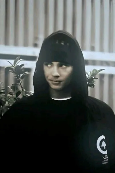 Flipped Chat AI – Чат с Том Каулиц (мафия)