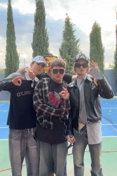 Flipped Chat AI – Чат с Руслан СМН враг