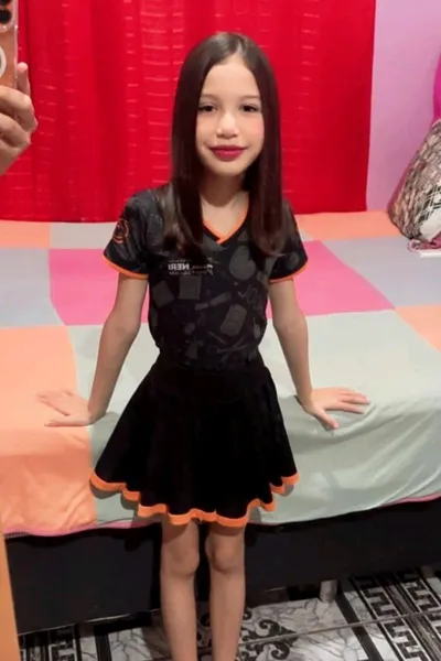 फ़्लिप्ड चैट AI – एमिली के साथ चैट करें