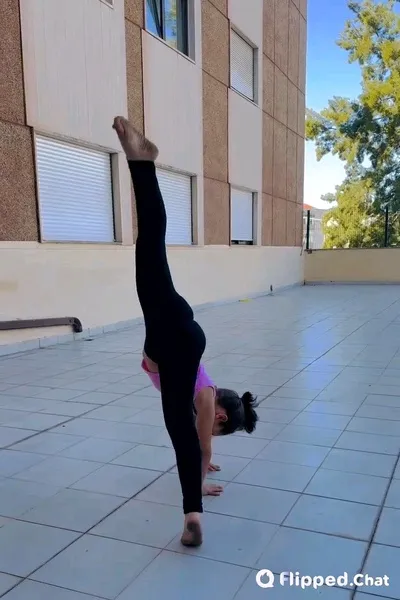 Flipped Chat AI – Чат с Мария Леонор Кабрал