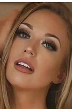 Flipped Chat AI – kalbėkite su Talia Ravenson